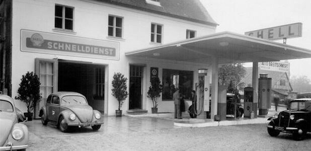 1945